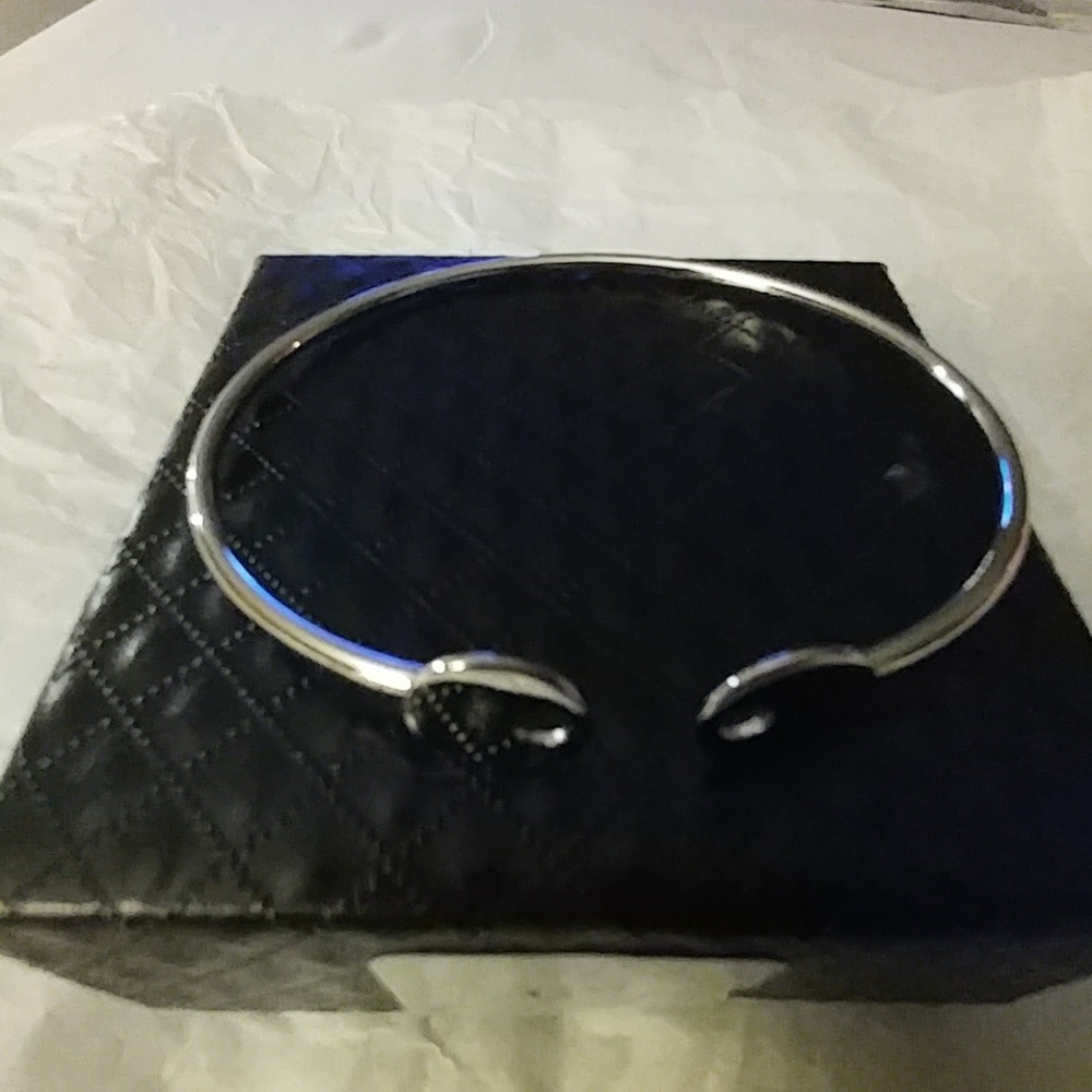 SILVERTONE WOMEN'S BRACELET